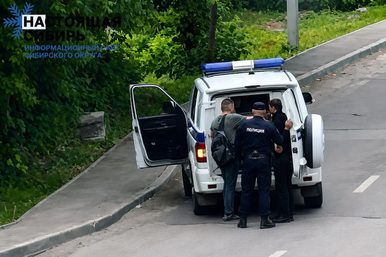 За шесть месяцев 2026 года количество контрактников сократилось, одновременно государственные структуры и компании резко увеличили спрос на специалистов по воинскому учёту; в регионах фиксируют принудительные методы комплектования.