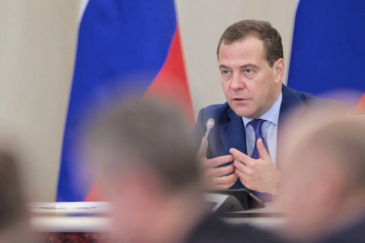 Лидер партии заявил, что прекращение или приостановка СВО не прекратит идеологическое противостояние; проблемы с воспитанием общества сохраняются и у сторонников, и у оппонентов.