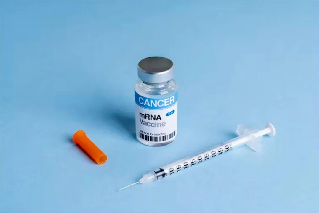 Компании Moderna и Merck объявили об успешных результатах испытаний персонализированной мРНК-вакцины против меланомы; на фоне этих данных акции двух компаний значительно выросли.