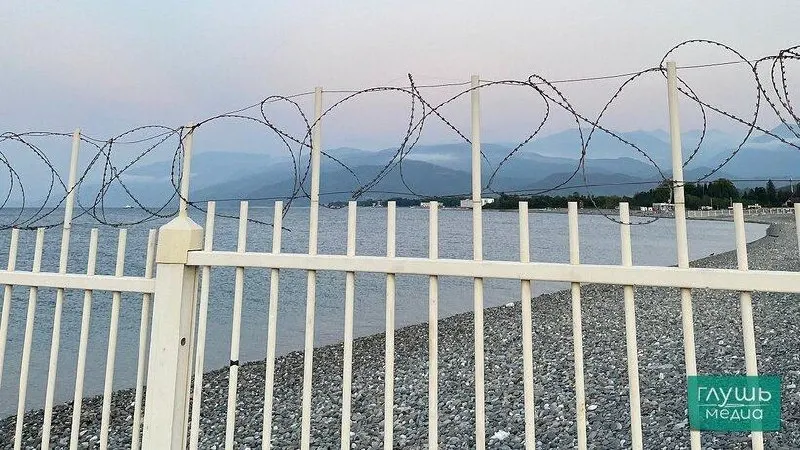 Минэкономразвития сообщает: в прошлом году россияне совершили 92 миллиона поездок внутри страны (+2% к прошлому году). На одного человека приходится около 0,63 поездки в год; в США — около 7, в Японии — почти 10. Выездной турпоток вырос на 9% и достиг 30 миллионов поездок. Популярные направления — Турция, Абхазия, Казахстан; Китай, Египет и Вьетнам набирают популярность.