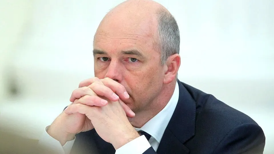 Разрыв между доходами и расходами может составить около 3% ВВП; дефицит растет из-за расходов на оборону и мер по налоговой реформе.