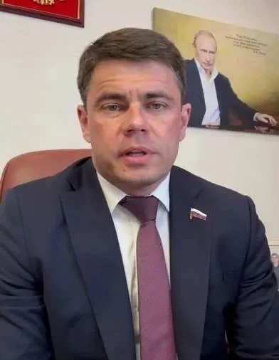 Россия продвигает суверенный интернет через МАХ; политический комментарий главы Госдумы подчёркивает автономию сетей.