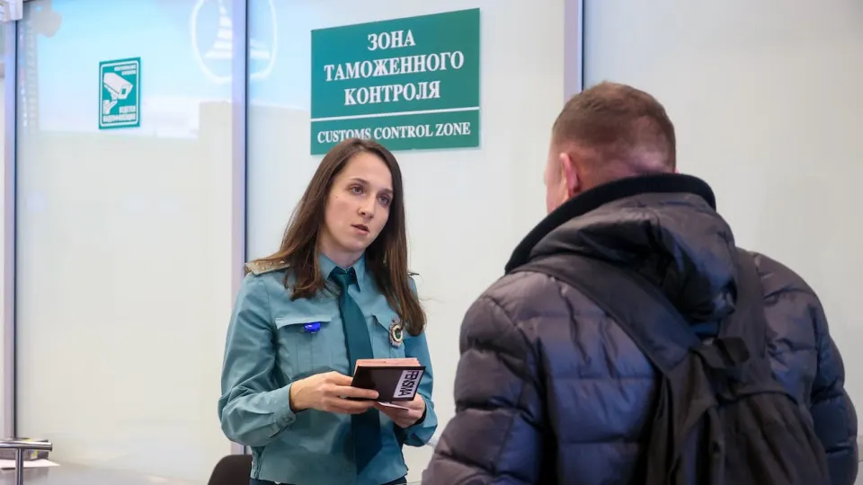 Президент подписал указ, который ограничивает вывоз физического золота и наличных рублей, вводит контроль за происхождением средств и новые требования к документам.