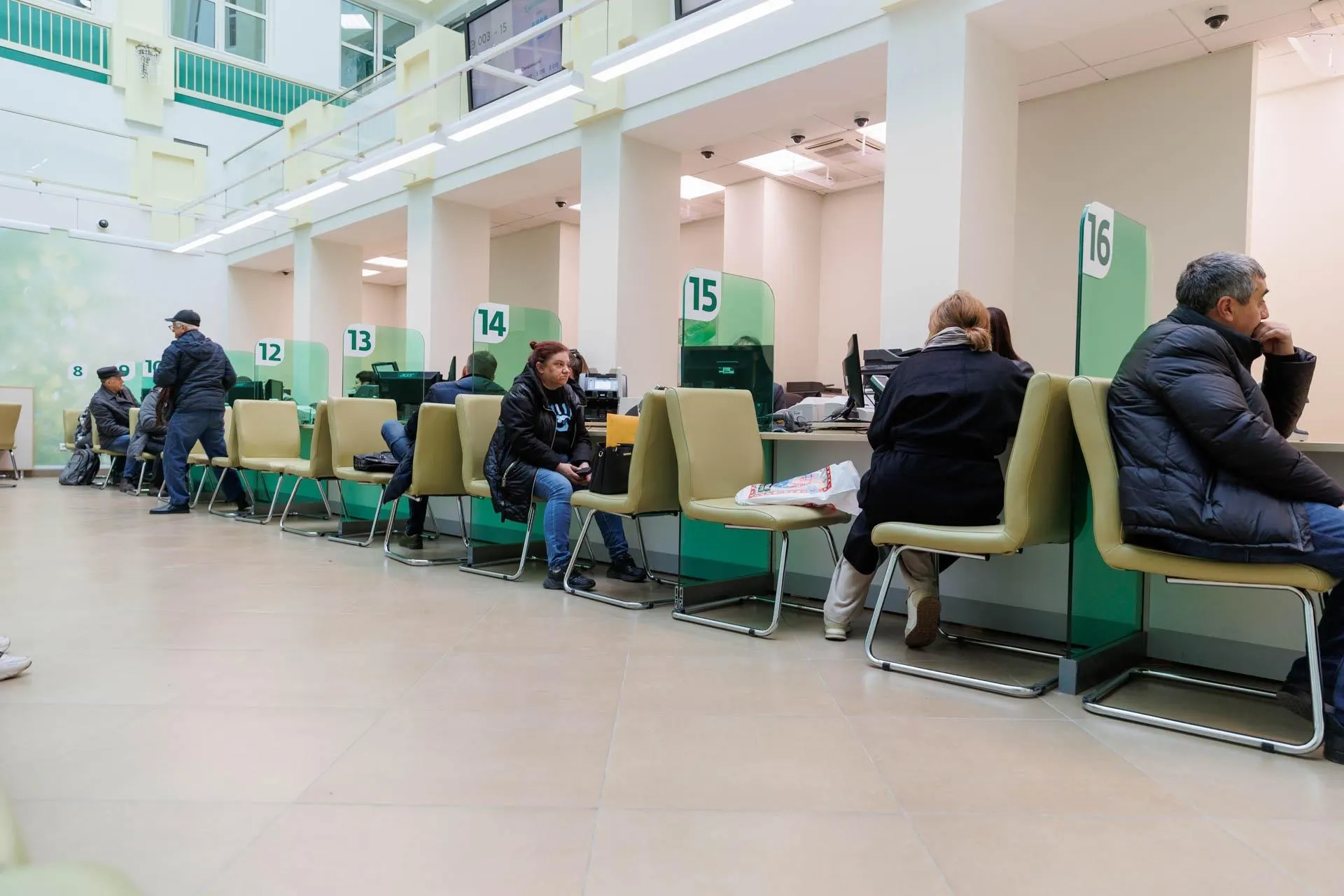 Эксперты обсуждают перспективы долгов и возможные последствия для граждан, сравнивая ситуацию с кризисом 1998 года.
