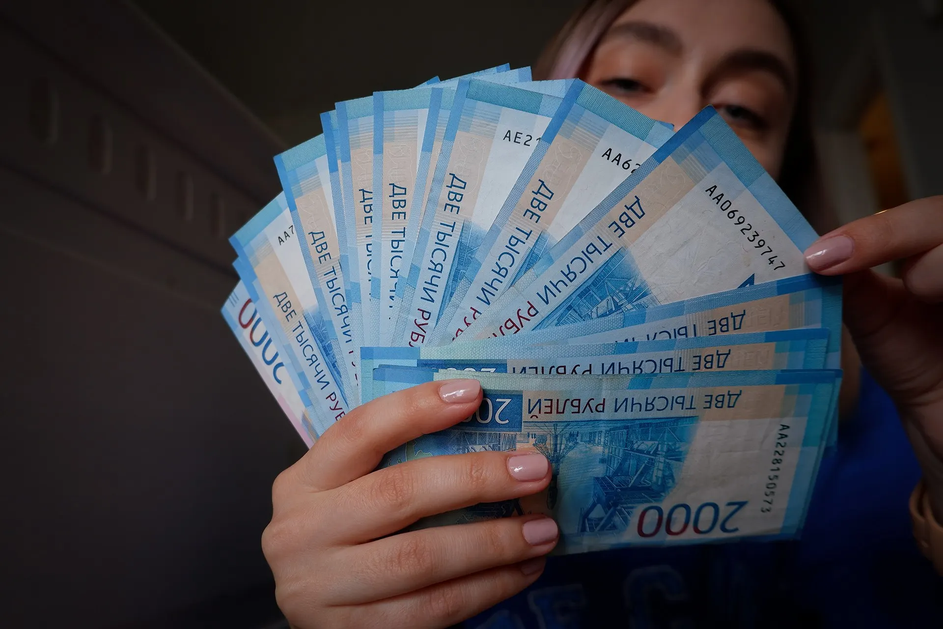 Правительство обсуждает новый налог, обещанный как источник триллиона, и выясняет, кто окажется под его ударом.