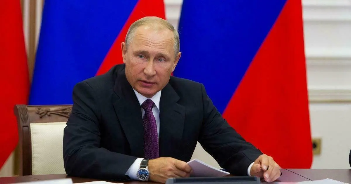 Путин поручил правительству разработать программу восстановления торговой и логистической инфраструктуры после террористических актов и обеспечить её выполнение, первый доклад — до 1 ноября, далее — ежеквартально.