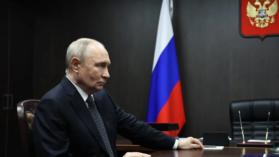 Глава государства заявил о готовности возобновить трехсторонние контакты для достижения мирного соглашения по Украине; обсуждаются вопросы безопасности и урегулирования.